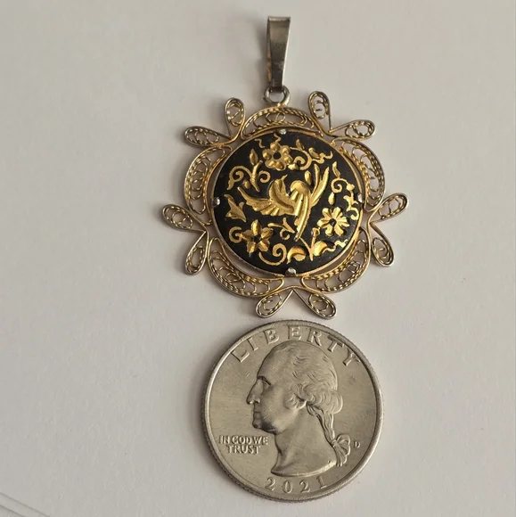Relisted - Vintage Damascene pendant bird gold tone black - Picture 4 of 9